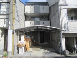 新町通り面しに建つ中古木造3階建て住宅　平成24年建築　小山北大野町の画像