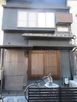 等持院東町の中古木造2階建て住宅　東向きの画像