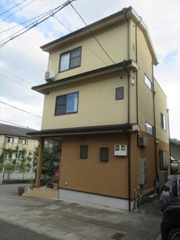 大宮釈迦谷の中古木造3階建て住宅　北東角地　駐車1台可能の画像