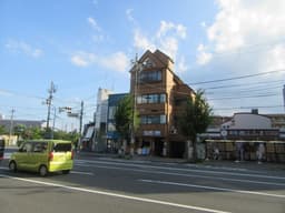 高野の高野交差点にある一棟収益ビル　地下1階付4階建て　高野東開町　詳しくは青伸ホームまでの画像