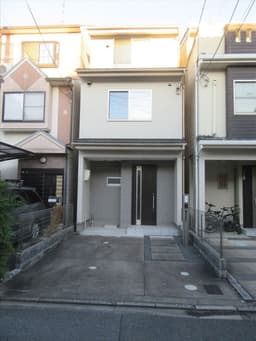 紫野南舟岡町の中古木造3階建て住宅　平成26年築　室内大変綺麗にご使用されています　エムジーショップまで100ｍの画像